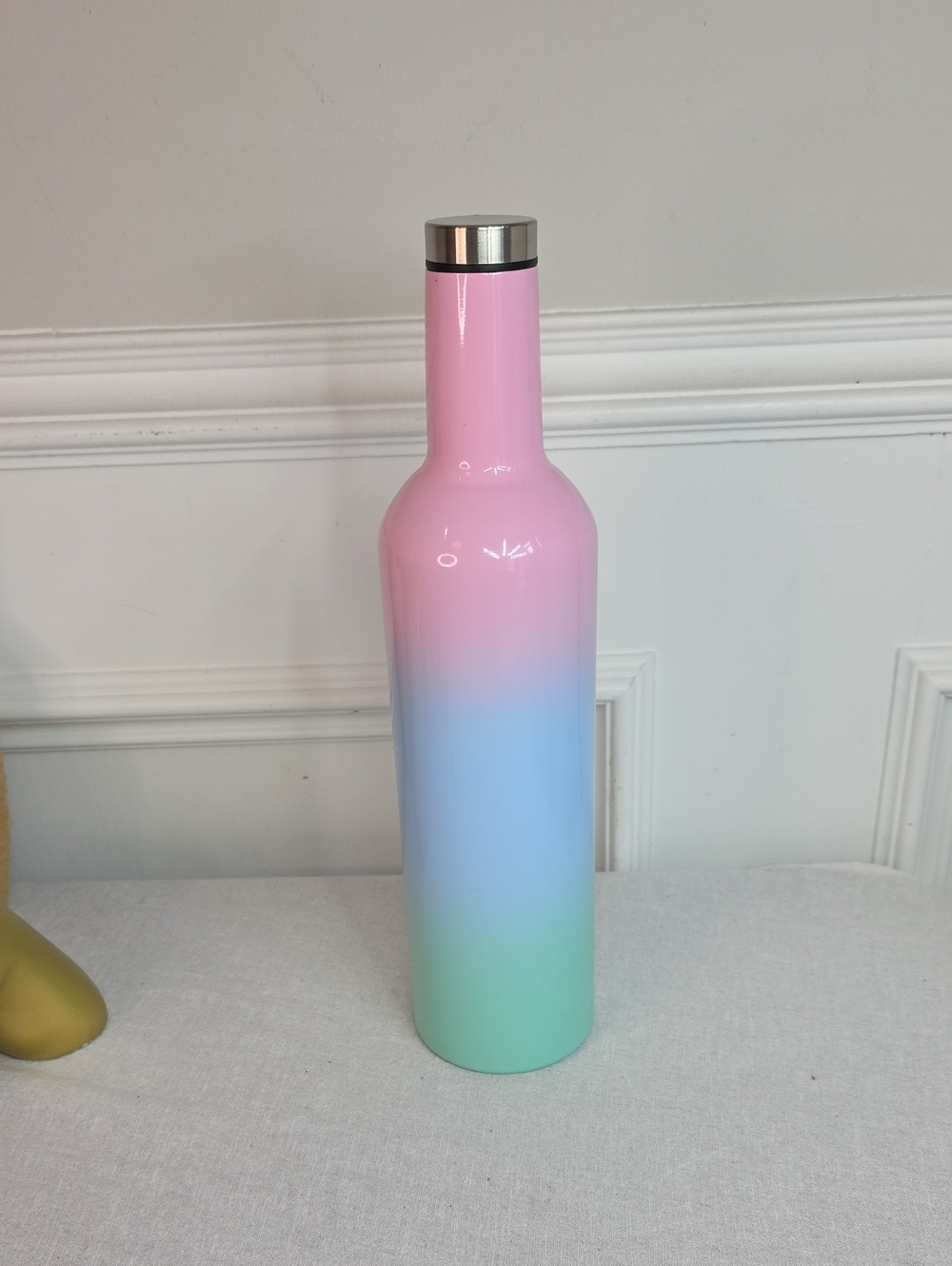 Slant Collections 25oz stainless steel wine bottle in a pastel ombre design